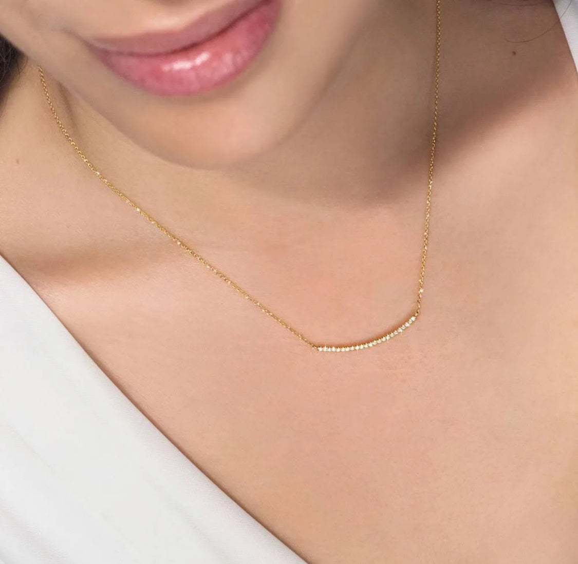 10k Round Diamonds Bar Necklace