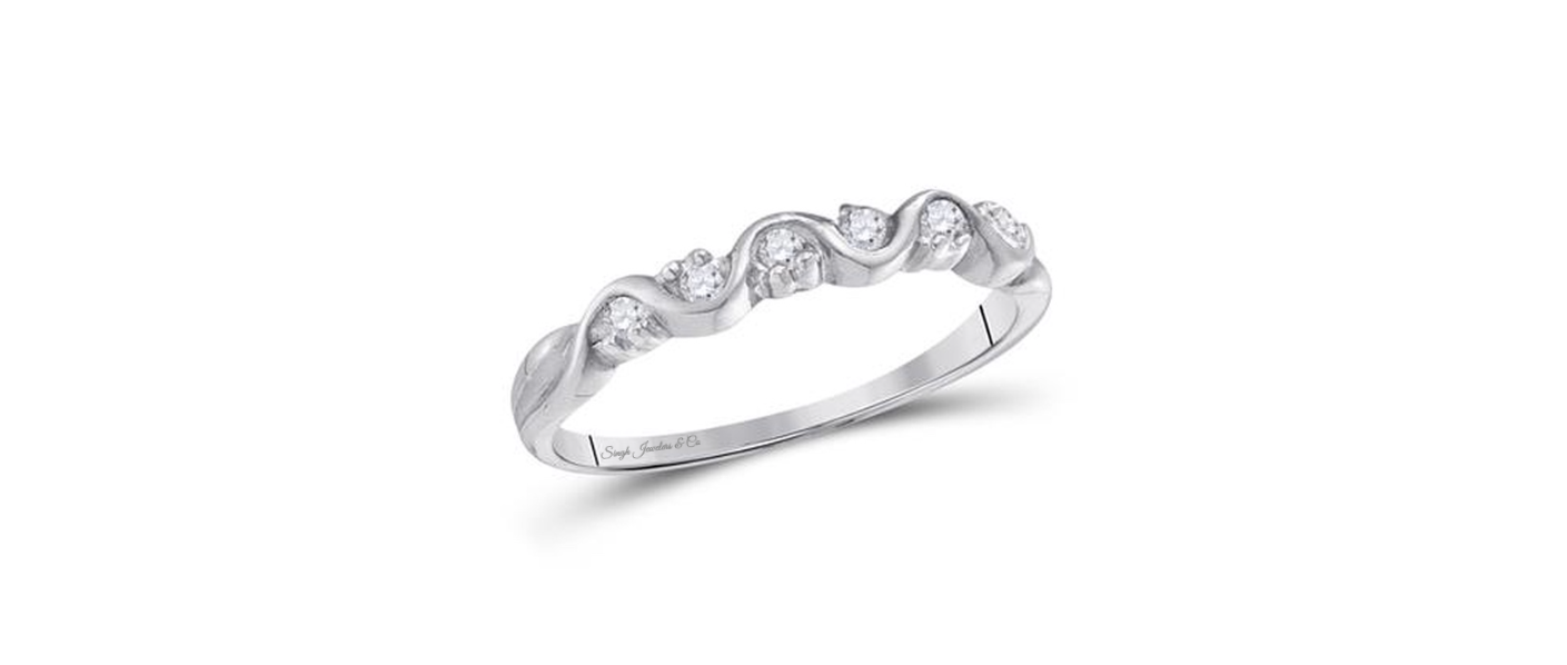 10K Wavy 1/10 Cttw Diamond Band Ring