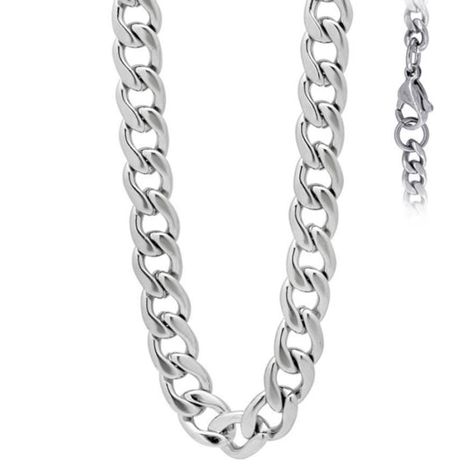 Man wearing stainless steel 7mm Cuban chain 22 inch necklace